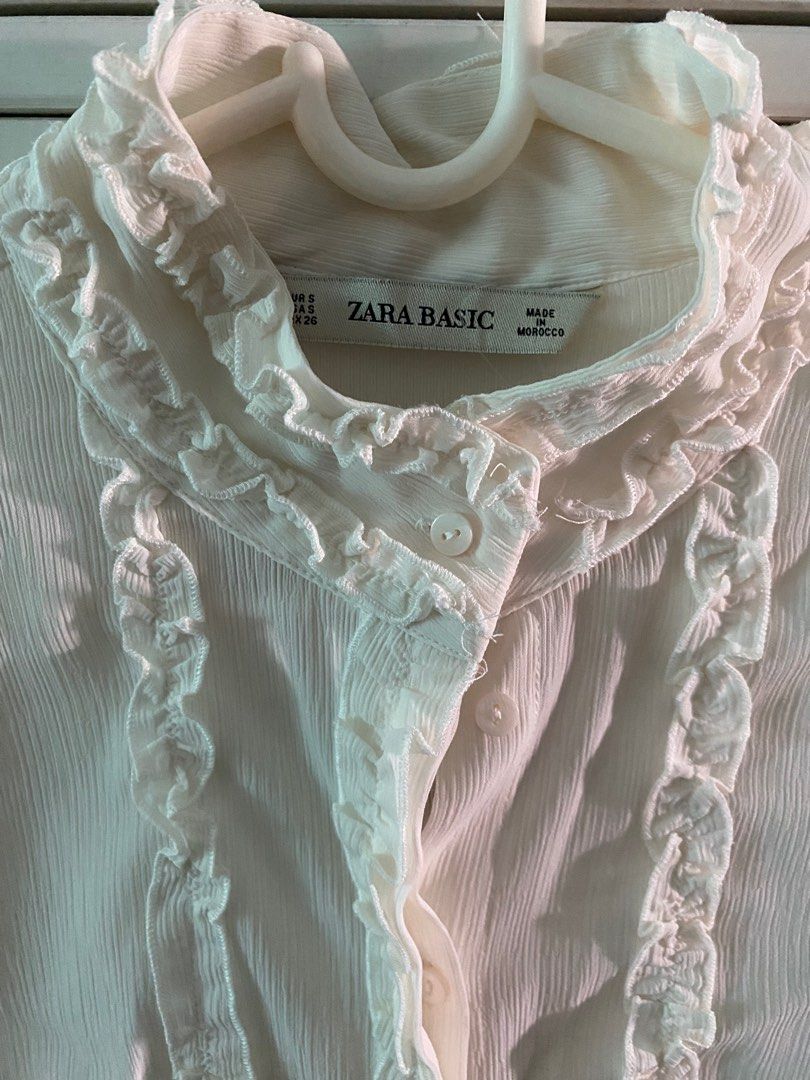 ZARA BASIC TOPS (Category: Blouses) located in Shah Alam. Submitted by enemkay (Listing ID 1250469133, Image 2). Description: Size S.