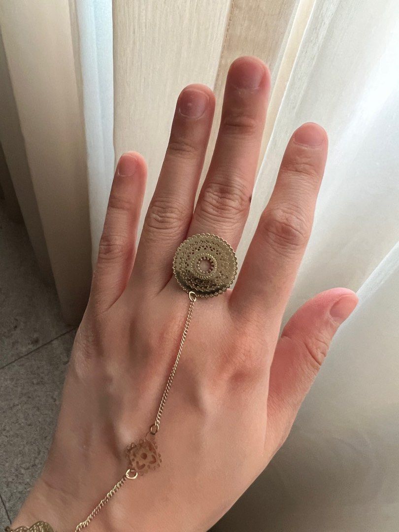 Gold hand chain outlet with ring