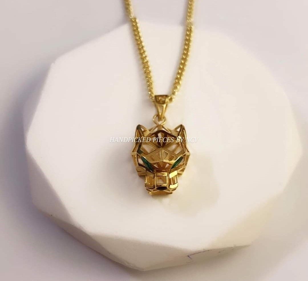 V Necklace Saudi 18k Gold, Women's Fashion, Jewelry & Organizers, Necklaces  on Carousell