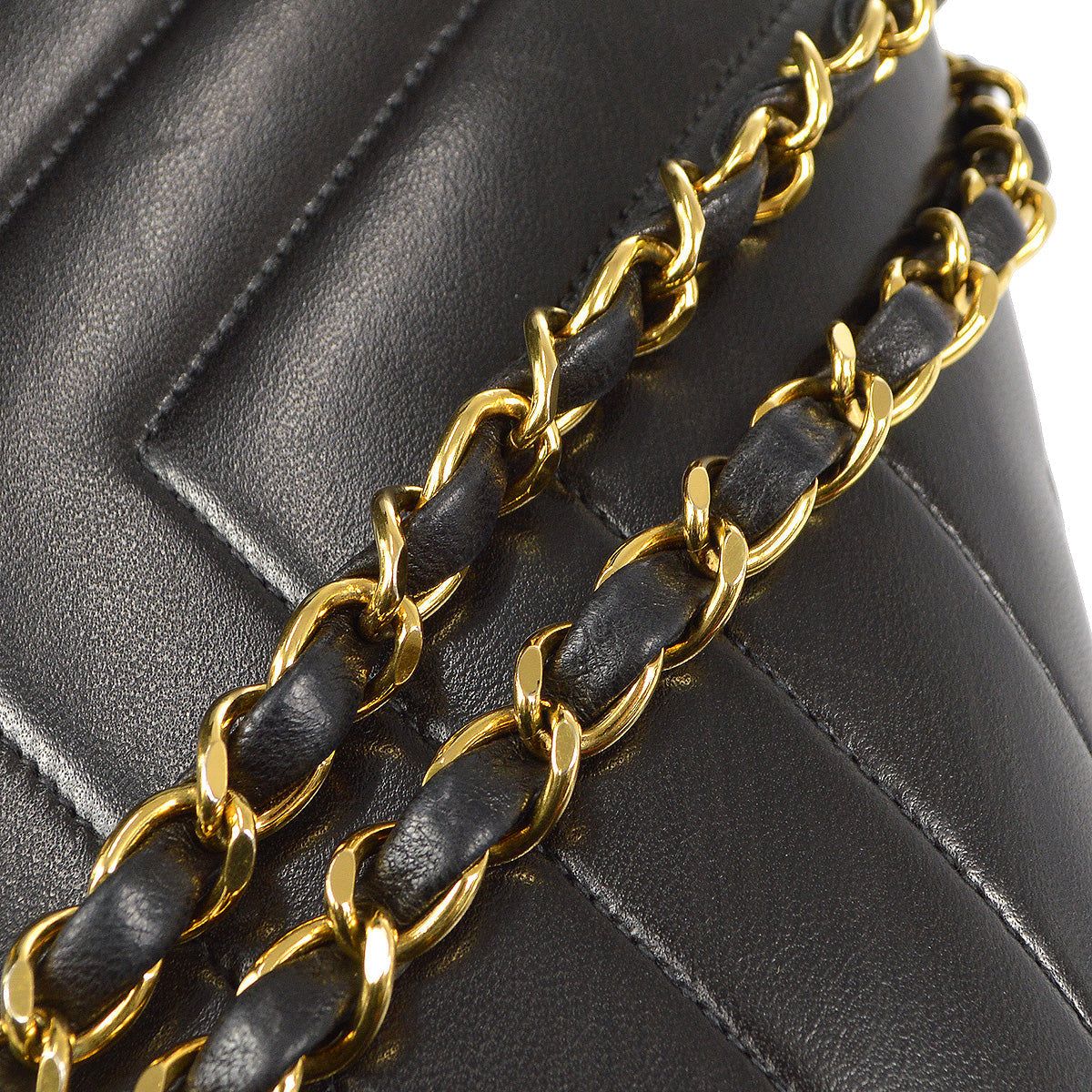 Chanel 1992-1994 Chevron Stitch Chain Shoulder Bag · INTO
