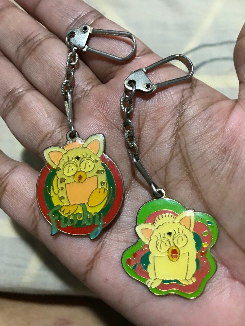 1999 tomy furby keychain (Category: Character Goods) located in Muntinlupa City. Submitted by joanofarc1013 (Listing ID 1250594081, Image 1). Description: 150 Each rare na po ito maganda yun lock nang chain nya in like new condition with shoppe checkout .