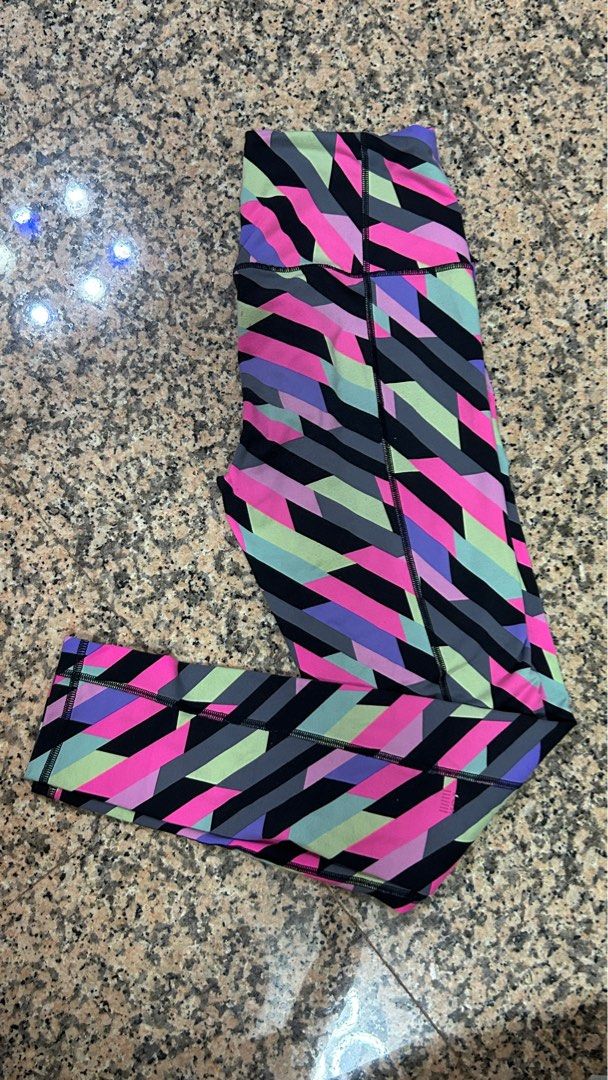 💯 Authentic stretchy Victoria's Secret pink geometric pattern yoga pants /  warm leggings, Women's Fashion, Activewear on Carousell