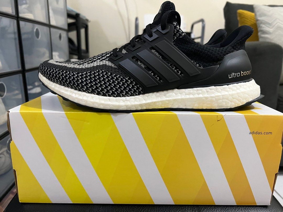 Ultra boost 2. limited black reflective top