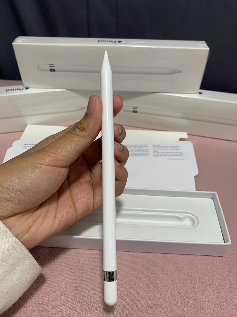 Apple Pencil 1 (Category: iPad) located in San Juan City. Submitted by ___khaleesi (Listing ID 1250683537, Image 2). Description: not compatible for ipad 10th gen and any 2017 models and below.