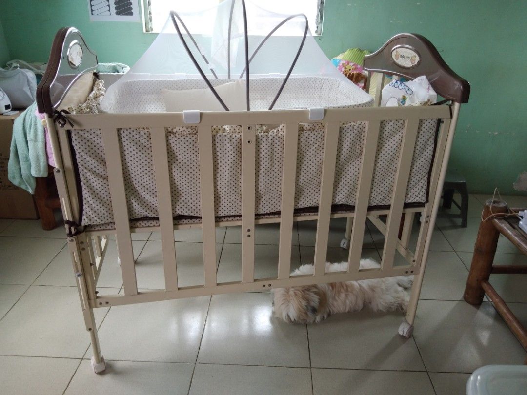 Apruva baby crib Clearance