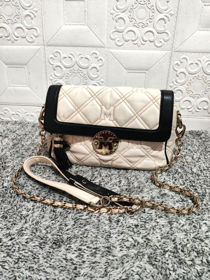 MetroCity sling bag. It is so elegant