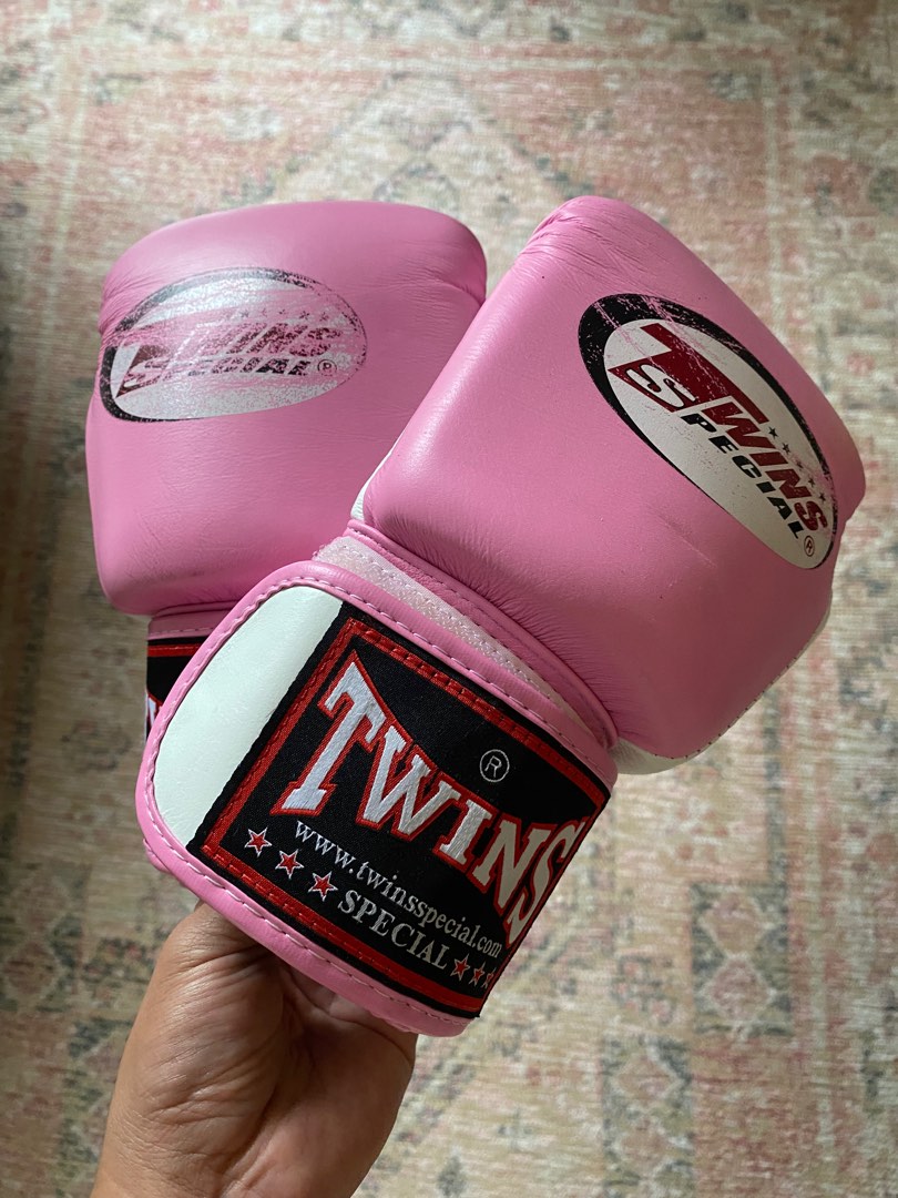 AUTHENTIC Twins Boxing Gloves 8oz on Carousell