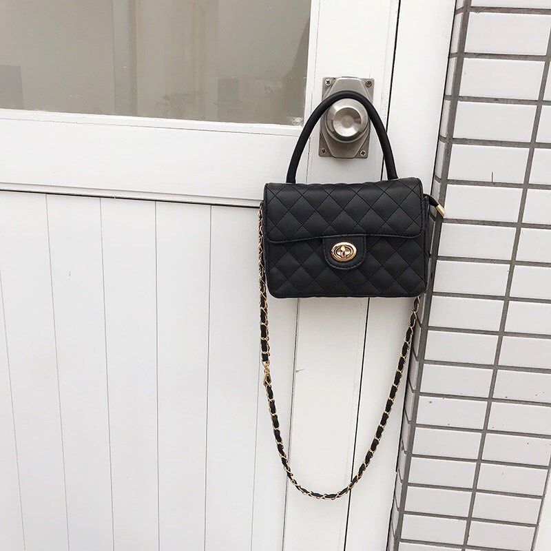 Chain for outlet sling bags