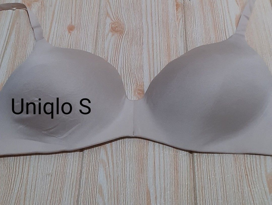 BRA UNIQLO S, Fesyen Wanita, Pakaian Wanita, Atasan di Carousell