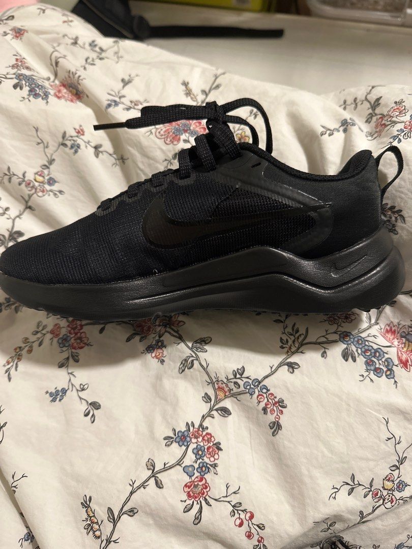 All black new nikes outlet