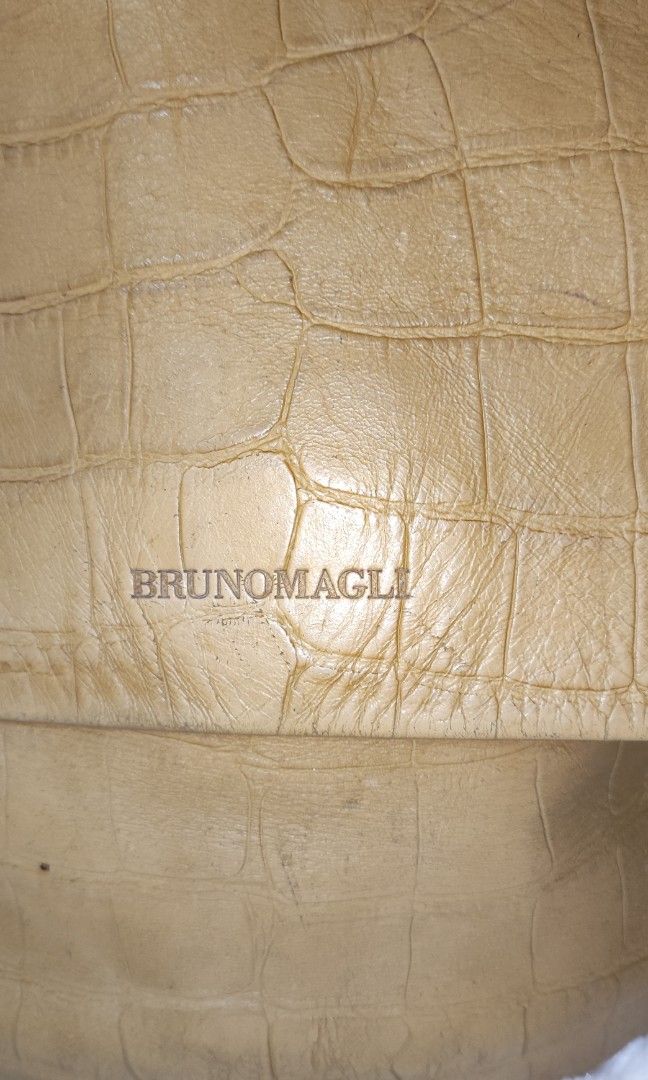 🎒💯Bruno Magli 2-way Bag (Category: Luxury Bags & Wallets) located in Santa Rosa. Submitted by yerbua103 (Listing ID 1250739468, Image 2). Description: 🎒This bag is crafted in Italian leather of light brown/beige in gold hardware. Depending on how the strap is worn, it can be a backpack or a shoulder bag. There are 2 ways to get the content inside one on top like a regular backpack or at the zipper on the side. Nice for a get up especially on F