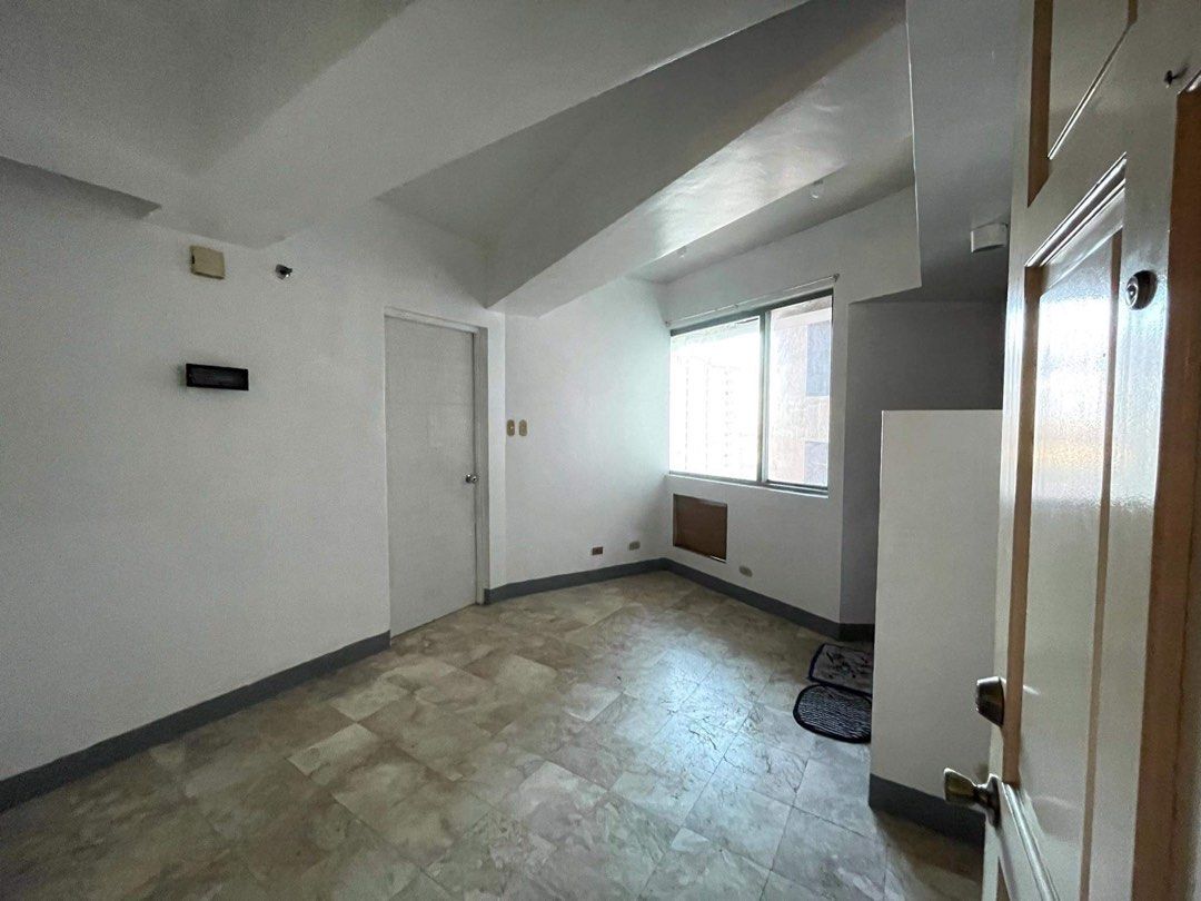 burgundy west bay tower condo in vito cruz manila near lasalle taft