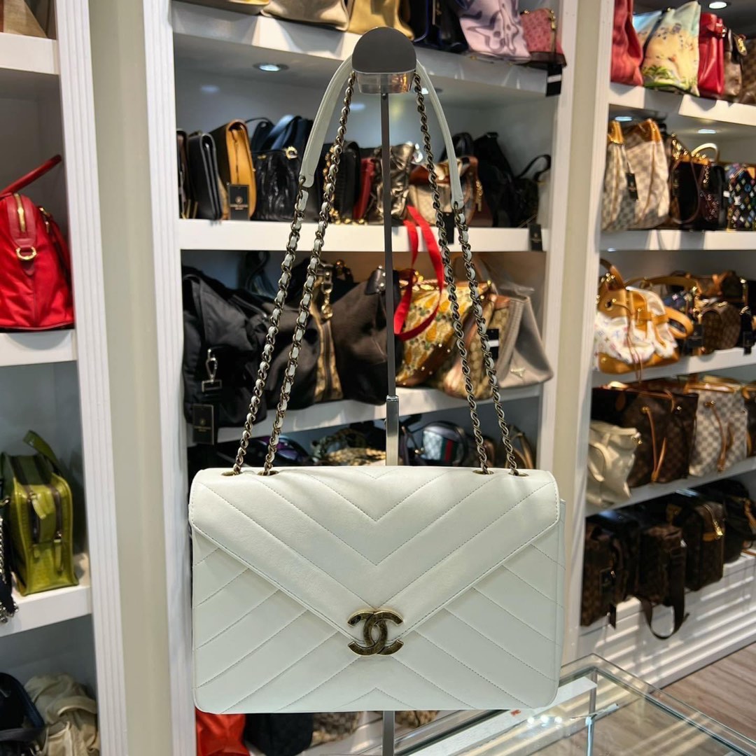 Shop CHANEL MATELASSE Small Classic Handbag (A01113 Y01864 C3906