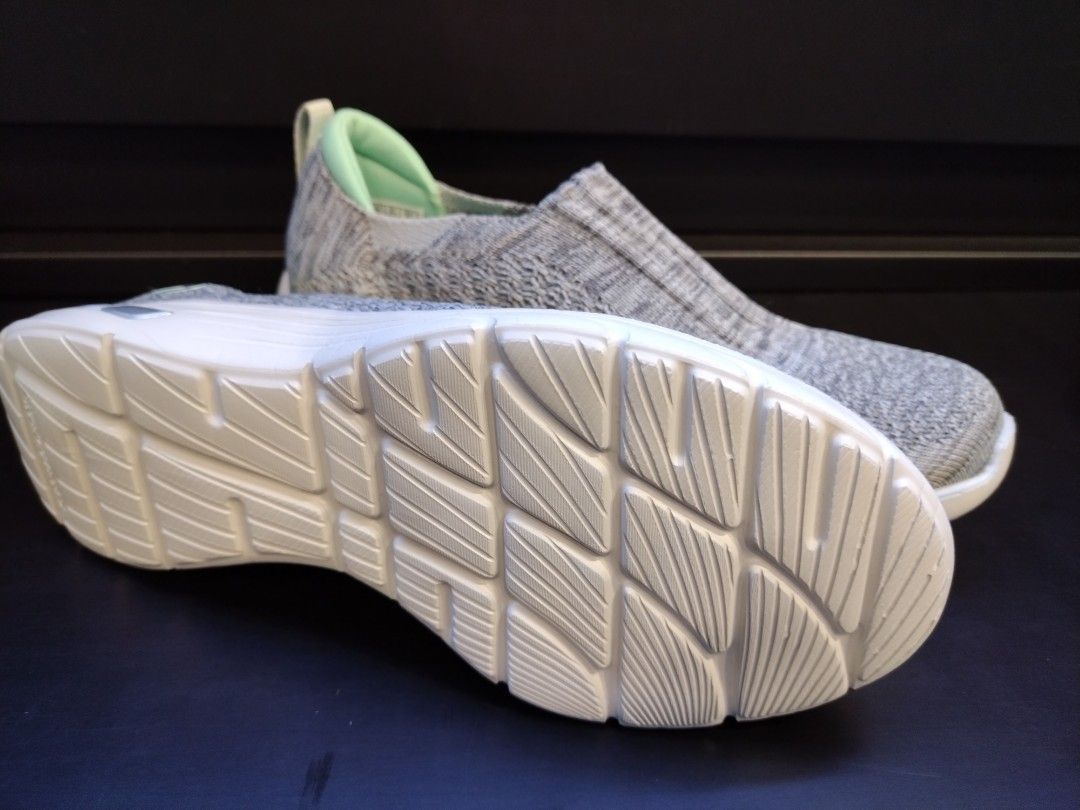 Cheap skechers slip on deals