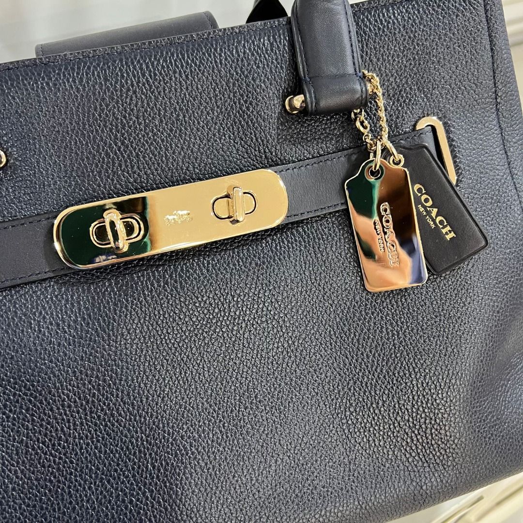 Coach swagger carryall 2024 in pebble leather