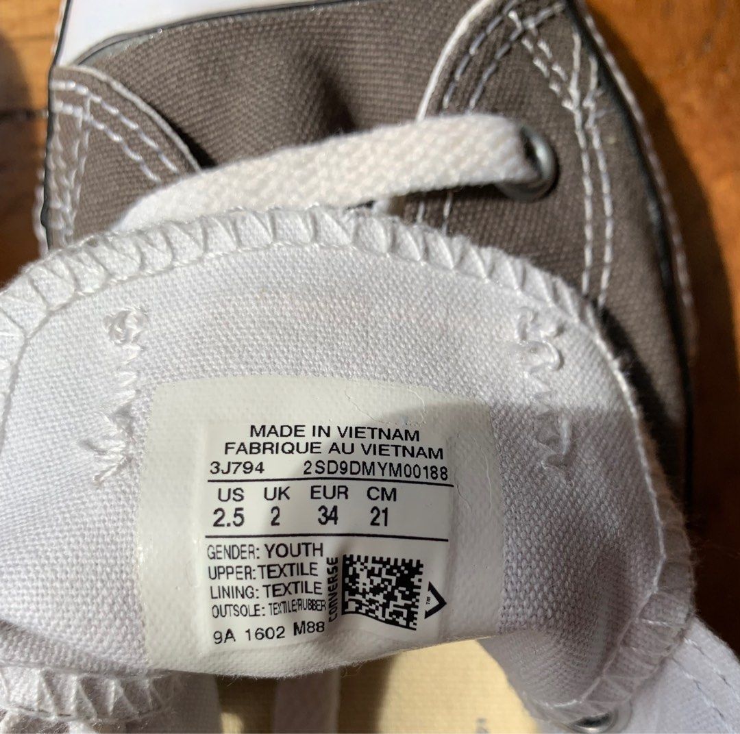 Converse Sneakers Women s Fashion Footwear Sneakers on Carousell
