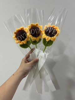 Ready stock- Crocher Sunflower现货 毕业花束, Hobbies & Toys, Stationery & Craft,  Flowers & Bouquets on Carousell