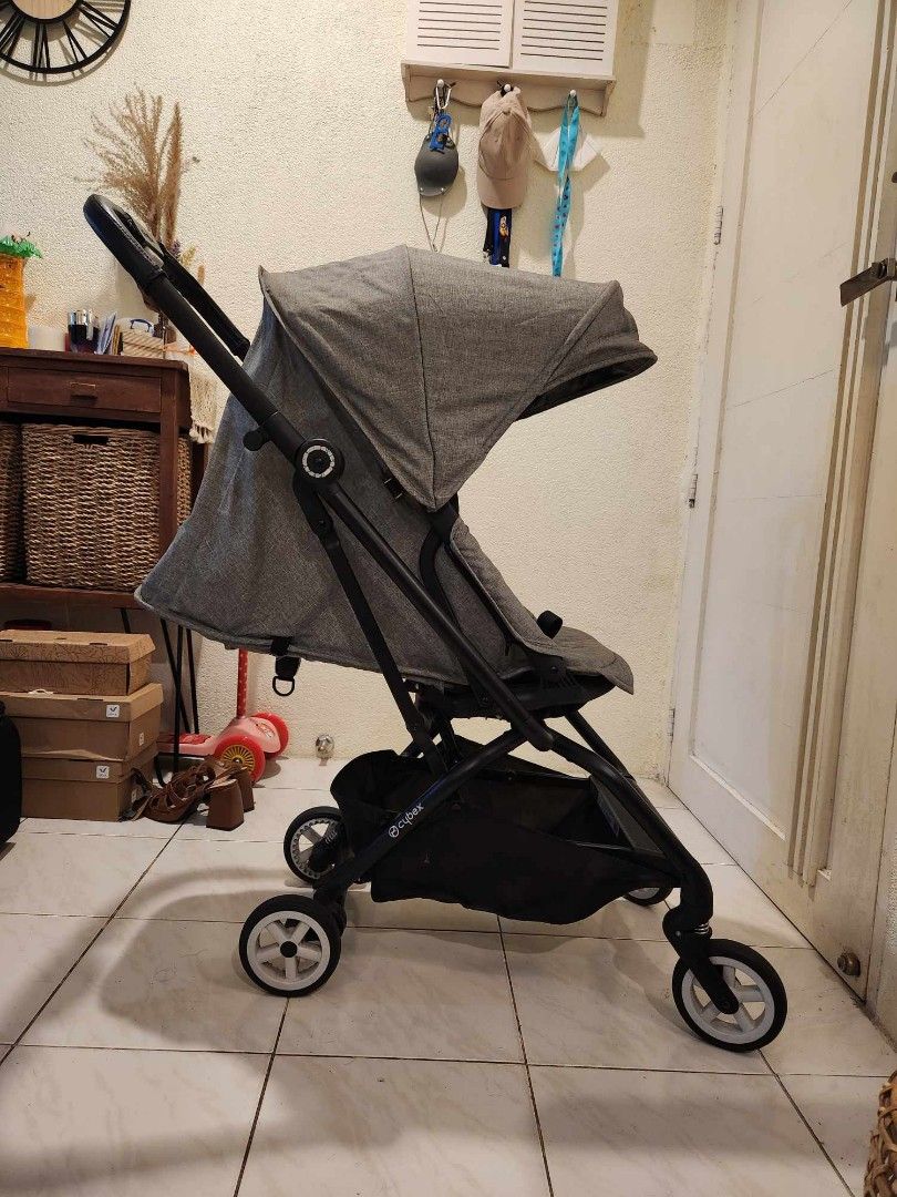 Cybex Gold Eezy S Twist (Category: Strollers) located in Quezon City. Submitted by timryl (Listing ID 1250718921, Image 2). Description: Stroller of my first and only daughter born during the pandemic. Used it only for hospital check-ups. Stored na lang, I think the last time we used it was back in 2021. She is 3 now and likes to walk. We also have another travel stroller kaya we need to let go of this na. Perfect for newborn kasi it can be facin