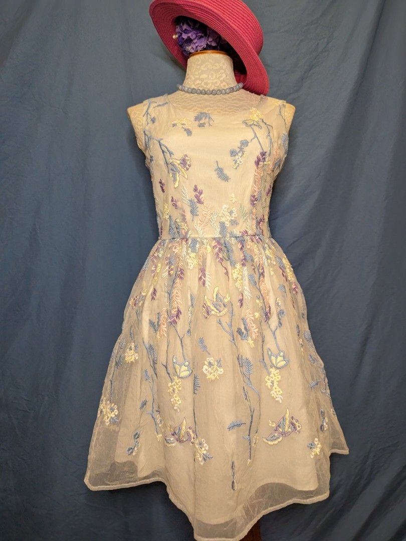 Floral embroide formal dress (Category: Dresses) located in Makati City. Submitted by itemsonsale.itemsonsale (Listing ID 1250687650, Image 1). Description: .