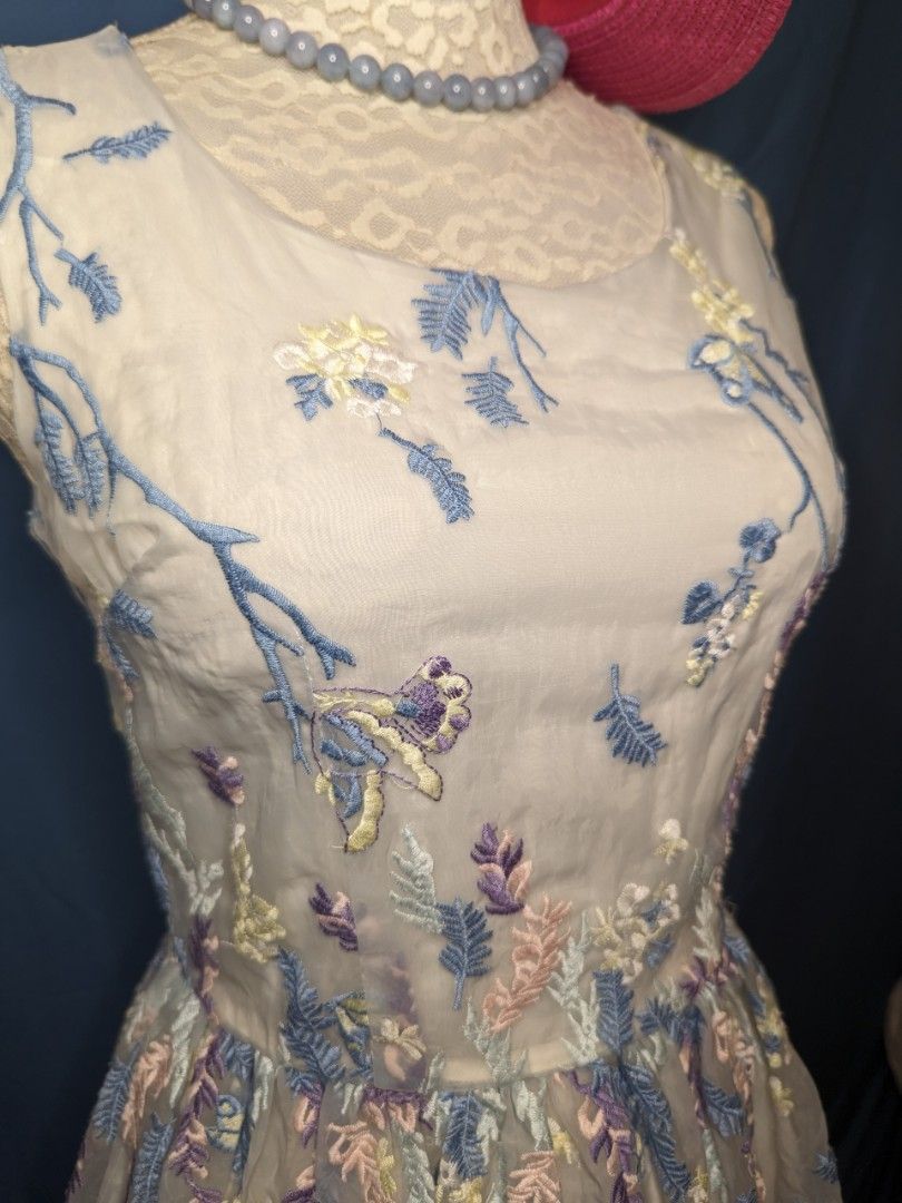 Floral embroide formal dress (Category: Dresses) located in Makati City. Submitted by itemsonsale.itemsonsale (Listing ID 1250687650, Image 3). Description: .