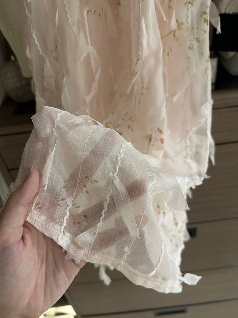 Flowy Dress (Category: Dresses) located in Baguio. Submitted by kimstyleessentials (Listing ID 1250591277, Image 2). Description: This is perfect to use for beach trips its light and flowing Can fit Small - Large frame.