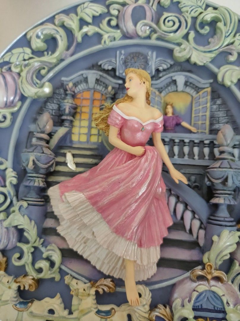 Franklin mint Cinderella plate (Category: Vases & Decorative Bowls) located in Singapore. Submitted by kickstartcoffee (Listing ID 1250645708, Image 3). Description: Brand New in box. Been kept in box for long time in displayed..