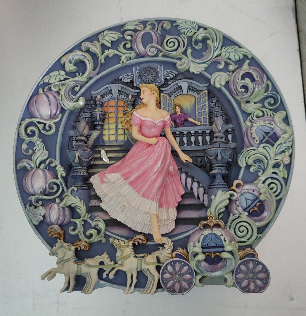 Franklin mint Cinderella plate (Category: Vases & Decorative Bowls) located in Singapore. Submitted by kickstartcoffee (Listing ID 1250645708, Image 1). Description: Brand New in box. Been kept in box for long time in displayed..