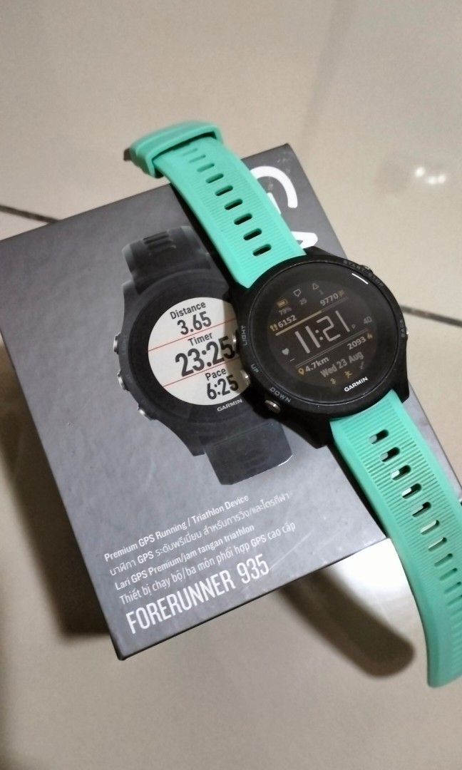 Garmin forerunner hot sale 745 vs 935