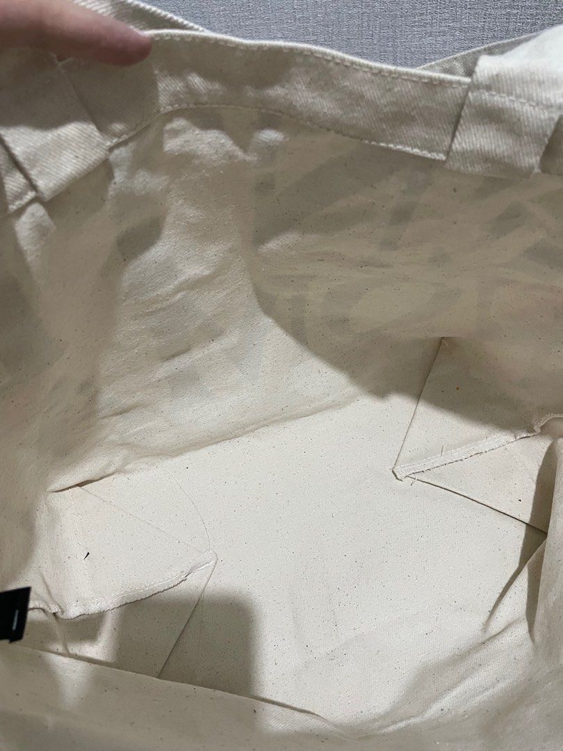 Gentlewoman tote bag (Category: Tote Bags) located in Makati City. Submitted by cherriesforme (Listing ID 1250708972, Image 3). Description: Used only once. Original from Thailand..