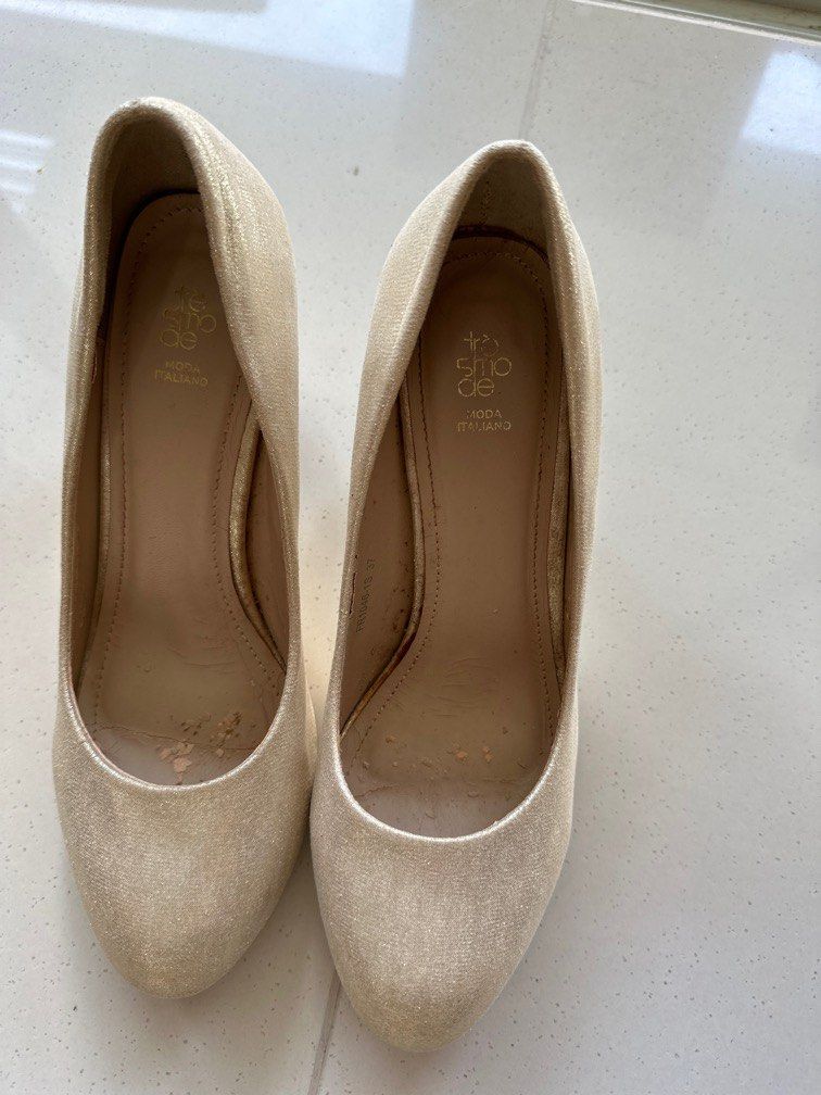 Gold round top toe pumps