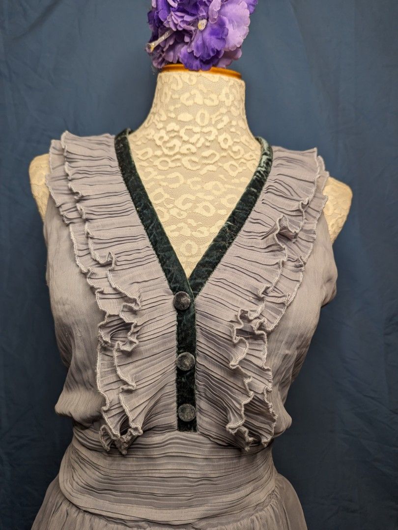 Grey chiffon formal dress (Category: Dresses) located in Makati City. Submitted by itemsonsale.itemsonsale (Listing ID 1250710650, Image 2). Description: .