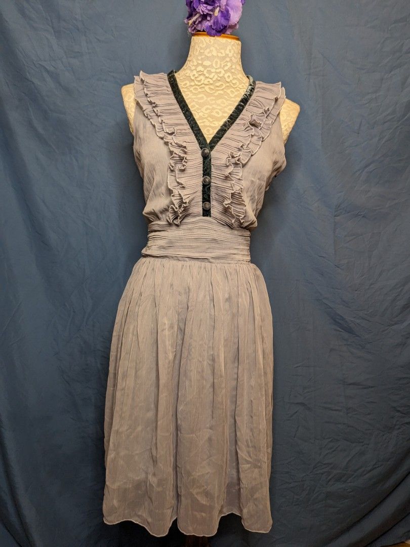 Grey chiffon formal dress (Category: Dresses) located in Makati City. Submitted by itemsonsale.itemsonsale (Listing ID 1250710650, Image 1). Description: .