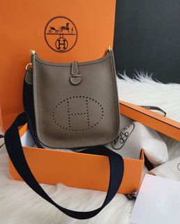 （分類：）位於 。 由 kk_luxuryshopper 提交（商品編號 1250657589，圖片 1）。簡介： 。