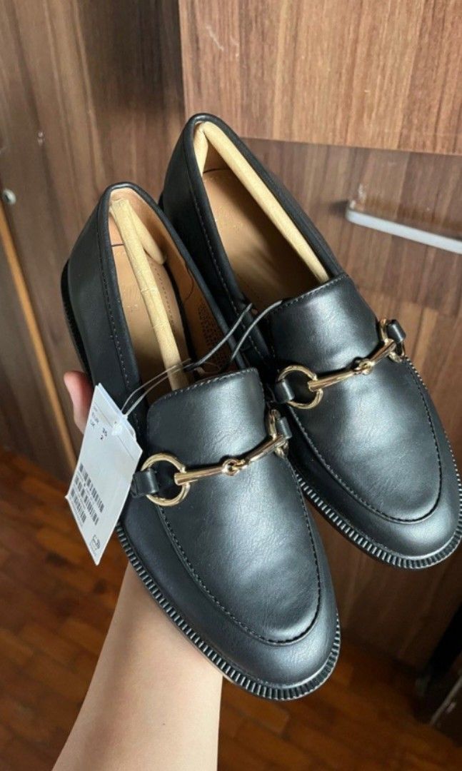 H&m shop black loafers