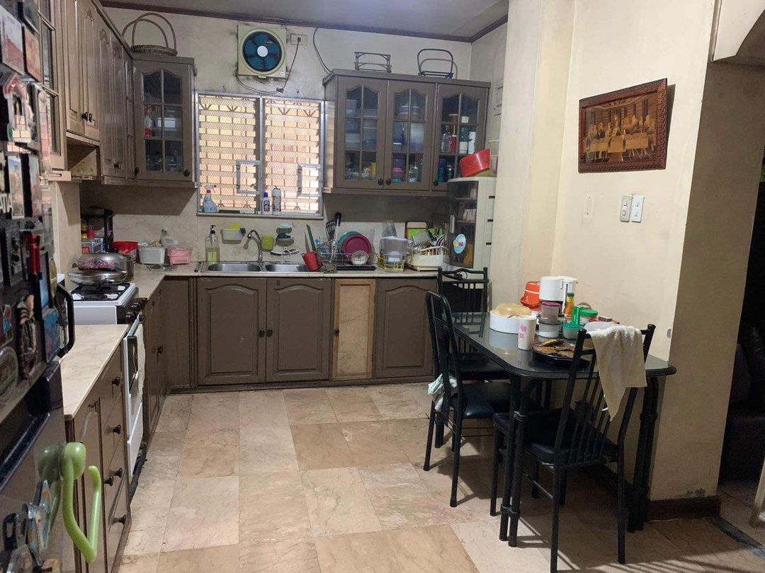 House and Lot for sale (Project 4 Quezon City) on Carousell