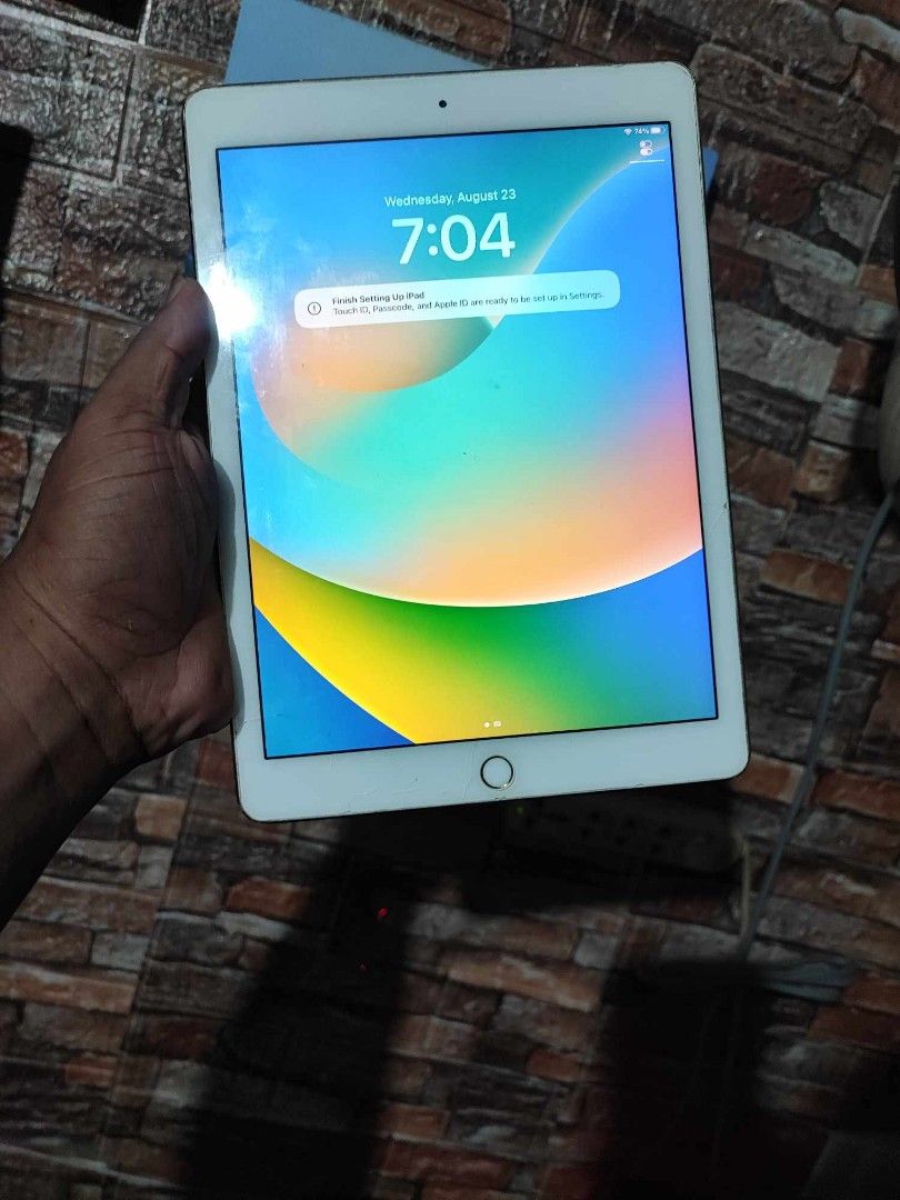 iPad Air 9.7インチ 32GB Wi-Fi + Cellular