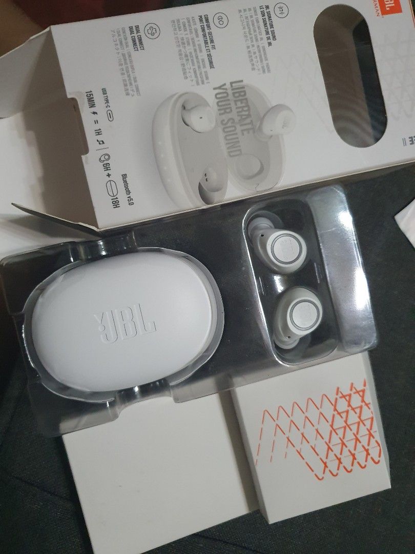Jbl free II (Category: Earphones) located in Las Pinas. Submitted by clearancefanatic (Listing ID 1250680164, Image 2). Description: open box orig SRP is 8299 currently priced at 6224 at their official online store. still with warranty..