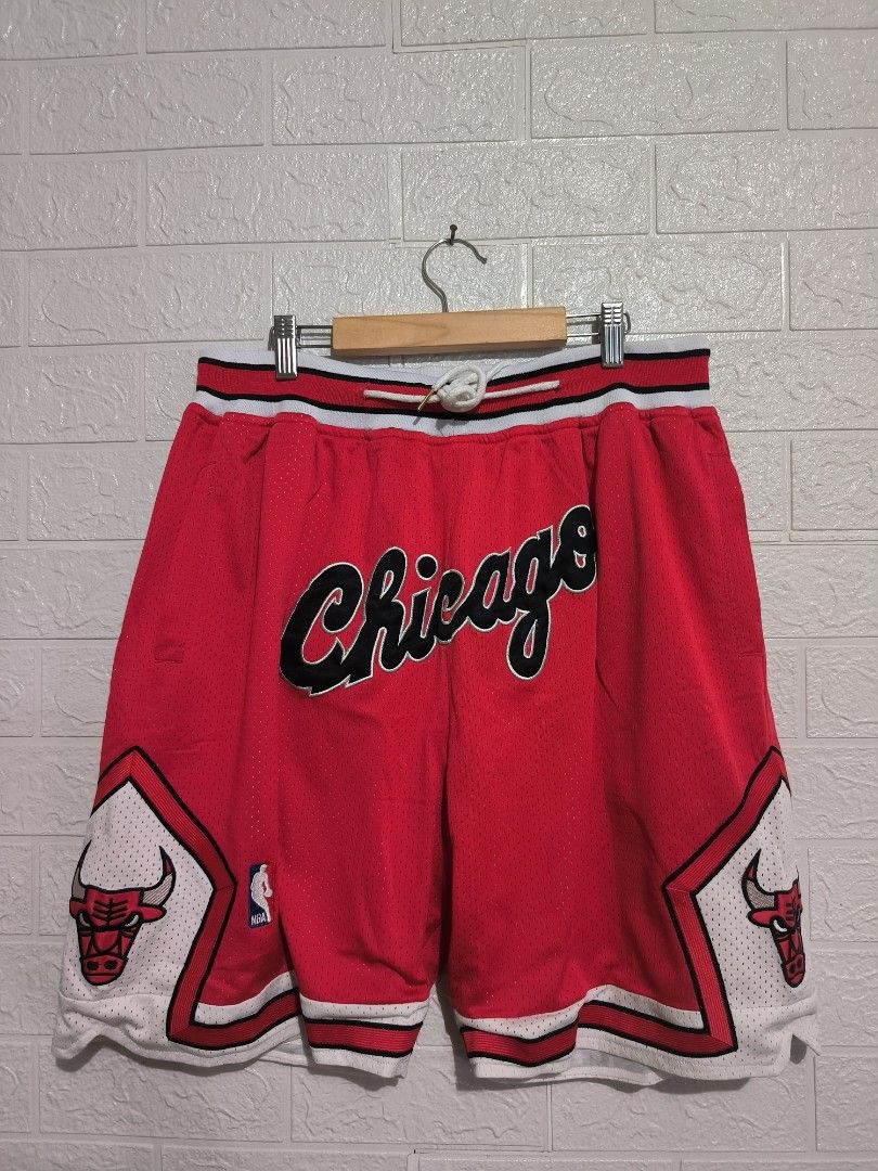 Hardwood Classics Chicago Bulls Shorts Red retro SIZE Small