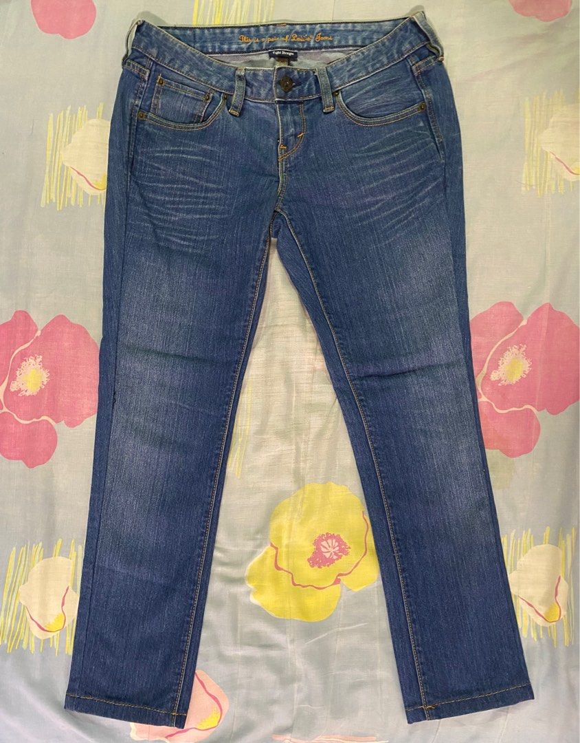 Levi’s Women’s Low Waist (Category: Jeans) located in Quezon City. Submitted by kheiO1130 (Listing ID 1250642813, Image 1). Description: Levi’s low waist tight straight Brand: Levi’s Size: W26 L32.