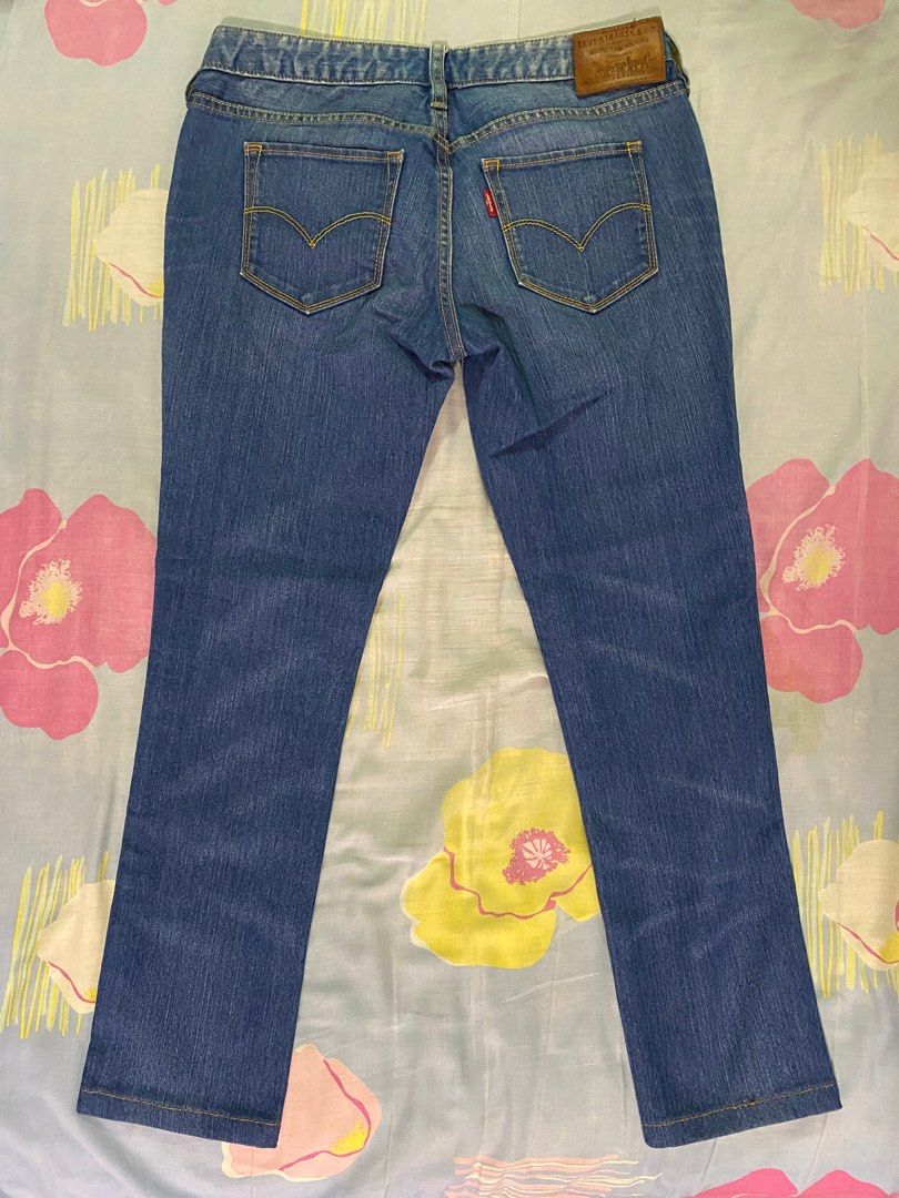 Levi’s Women’s Low Waist (Category: Jeans) located in Quezon City. Submitted by kheiO1130 (Listing ID 1250642813, Image 3). Description: Levi’s low waist tight straight Brand: Levi’s Size: W26 L32.
