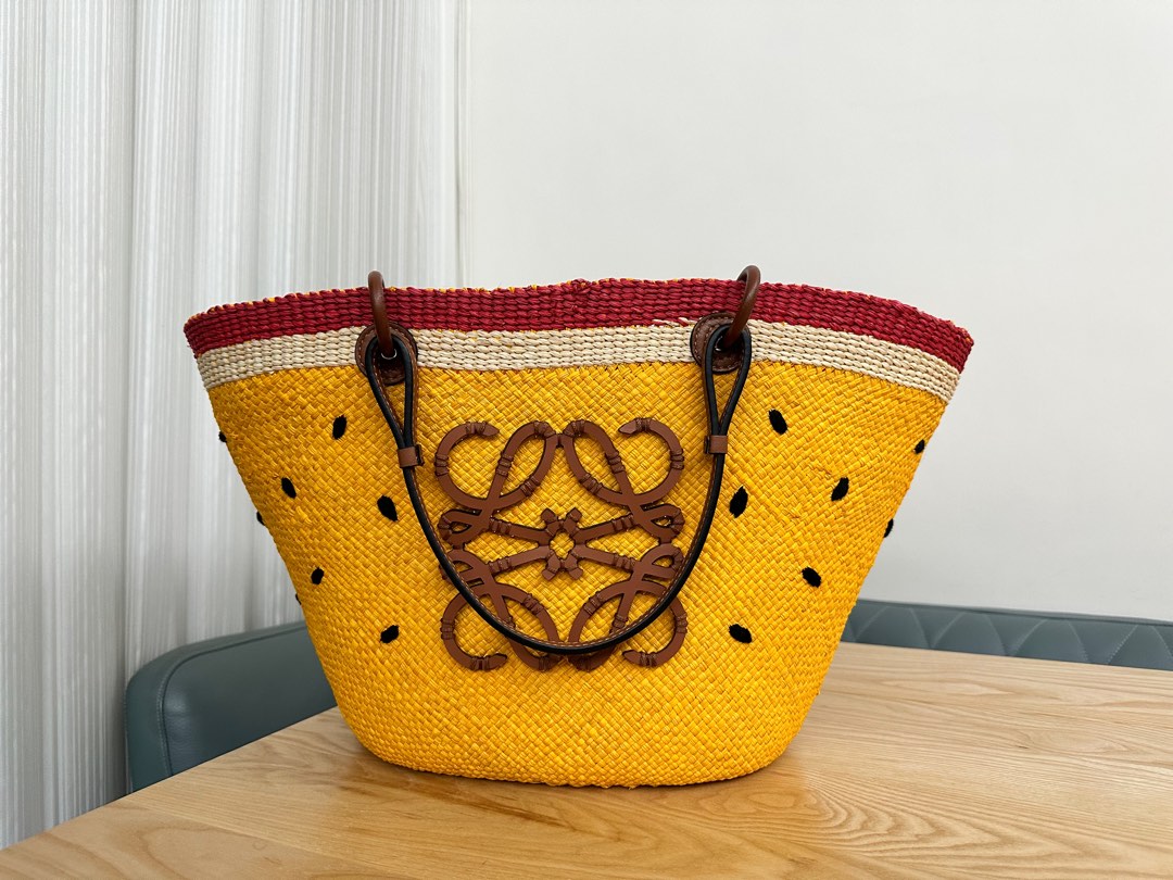 Loewe Passion Fruit Basket bag in iraca palm and calfskin, 名牌, 手袋及銀包
