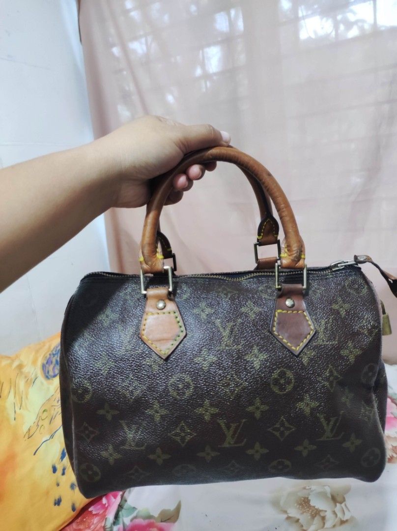 Louis Vuitton 25cm (Category: Luxury Bags & Wallets) located in Zamboanga. Submitted by Clairey03 (Listing ID 1250651702, Image 2). Description: NGA super vintage condition.