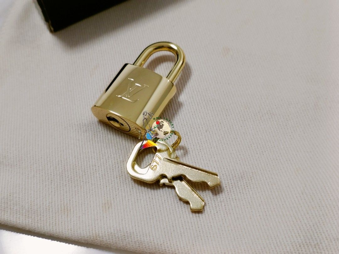 Louis vuitton speedy lock and key store