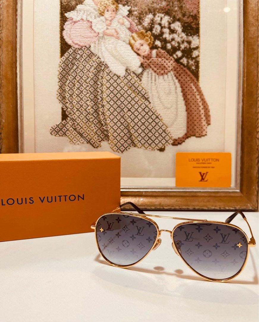 Louis Vuitton Z1782U The LV Pilot Sunglasses, Gold, One Size