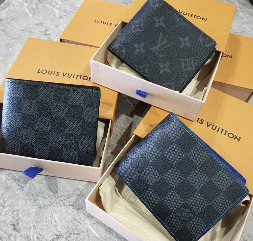 LV Card Holder, Men's Fashion, Watches & Accessories, Wallets & Card  Holders on Carousell