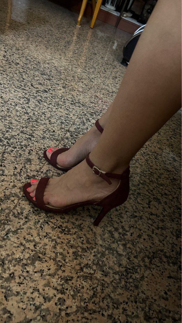 Maroon open toe ankle strapped heels