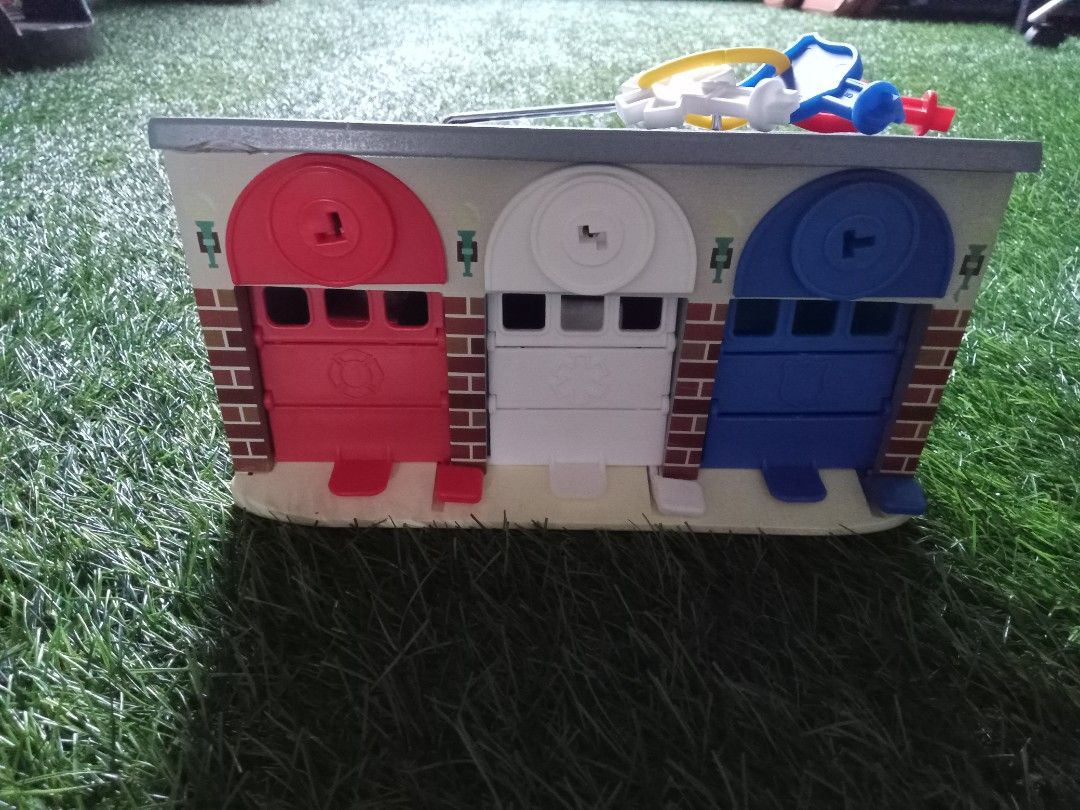 Melissa and doug lock and roll rescue garage hot sale