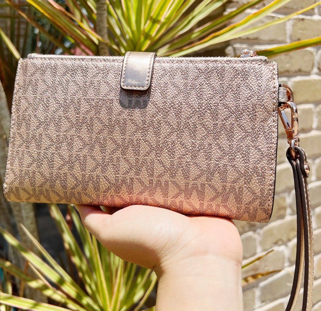 Signature jet set large wristlet online
