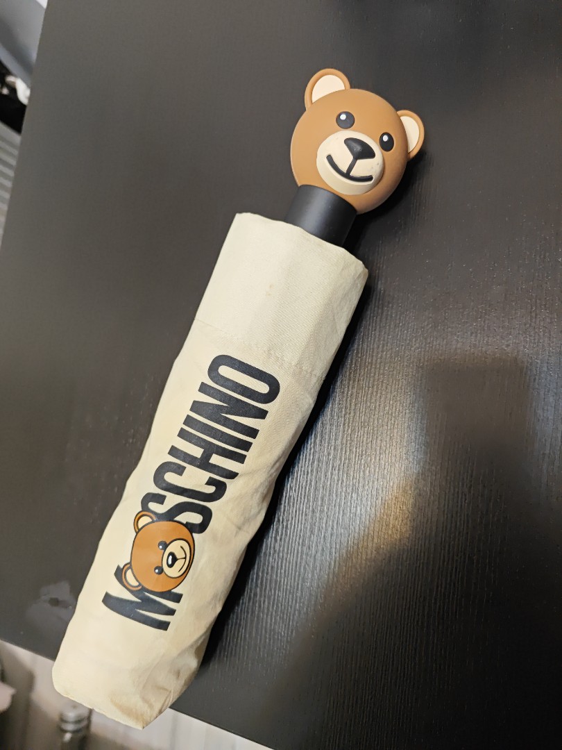 Moschino umbrella, 興趣及遊戲, 旅行, 旅遊- 雨傘- Carousell