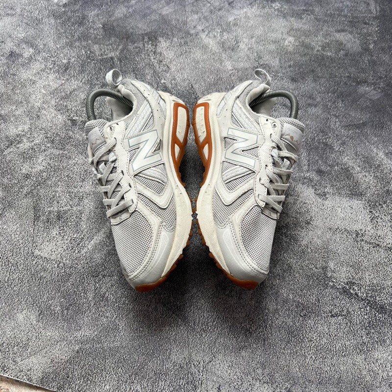 new balance 410 V5 size 38.5 24.5 cm Fesyen Pria Sepatu
